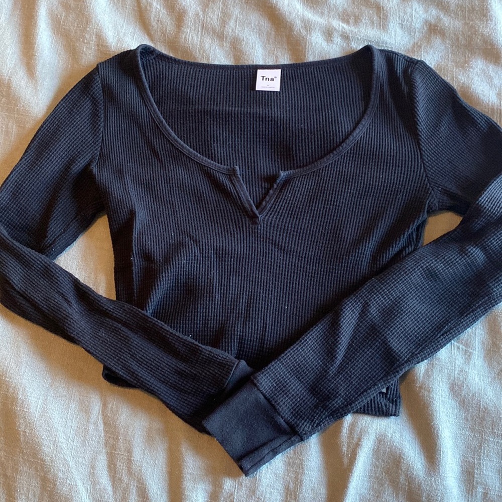 Aritzia women’s Tna waffle scoop neck long sleeve